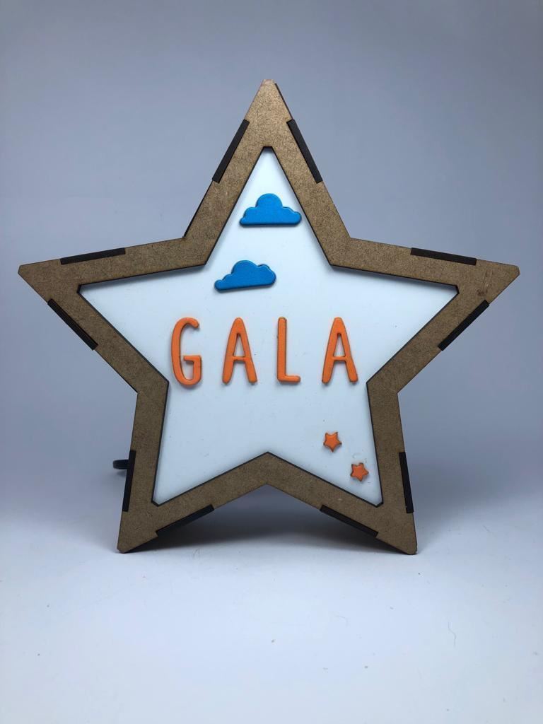 Lámpara de madera en forma de estrella. Personalizada con tu nombre - Imagen 1